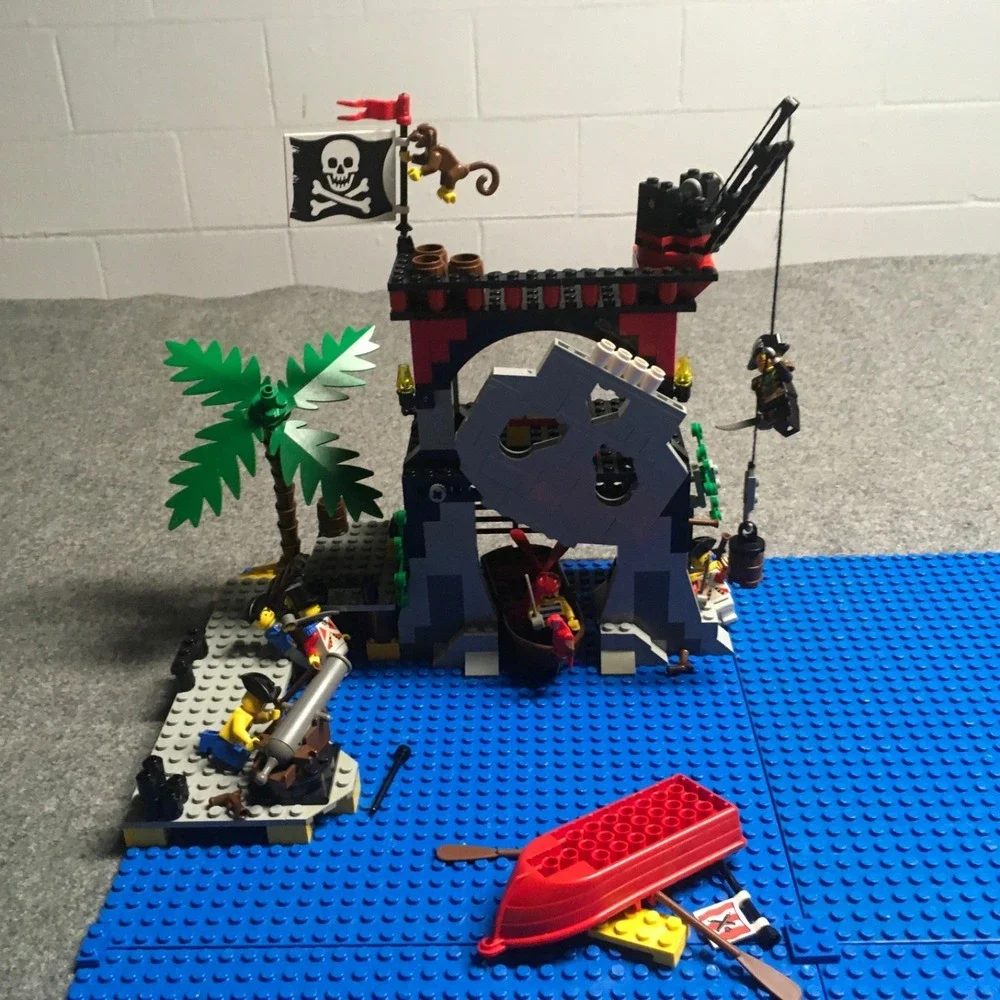 Pirates LEGO Skull Island (6279)‎